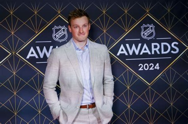 Cale Makar Biography- NHL player, Salary, Contract, Earnings, Net worth, Married, Relationship, Affair, Girlfriend, Age, Height, Family, Nationality