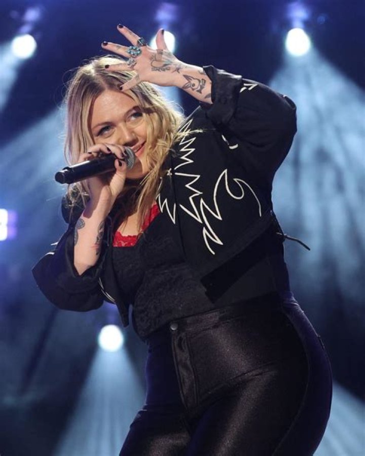 Elle King Under Fire For Drunken Performance During Dolly Parton Tribute; Opry Responds