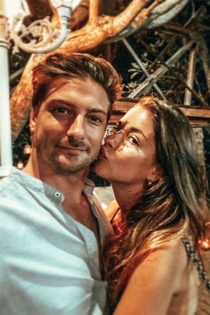 Erin Krakow and Daniel Lissing married? Their relationship explained. Net Worth in wiki bio.