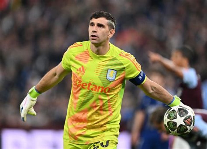 Histoire de l'enfance d'Emiliano Martinez et faits biographiques inchangés