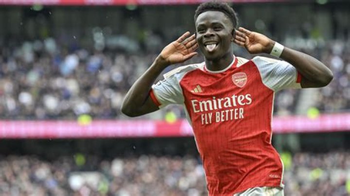 Histoire de l'enfance de Bukayo Saka et faits biographiques inchangés