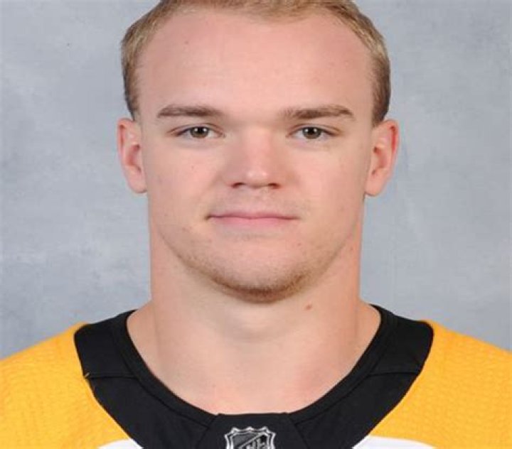 Karson Kuhlman Biography- NHL player, Salary, Earnings, Net worth, Married, Relationship, Affair, Age, Height, Girlfriend, Family, Parents