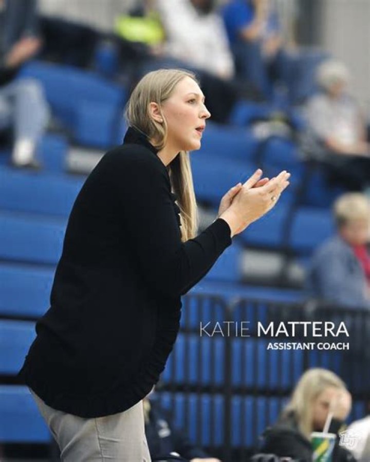 Katie Feenstra-Mattera- the Assistant Coach of the Liberty University; How much does she Earn annually?