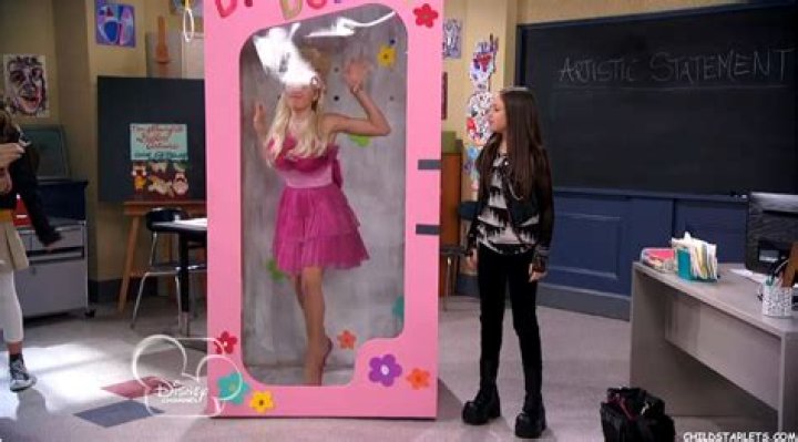 KELLY GOULD, PEYTON LIST – Celeb Secrets