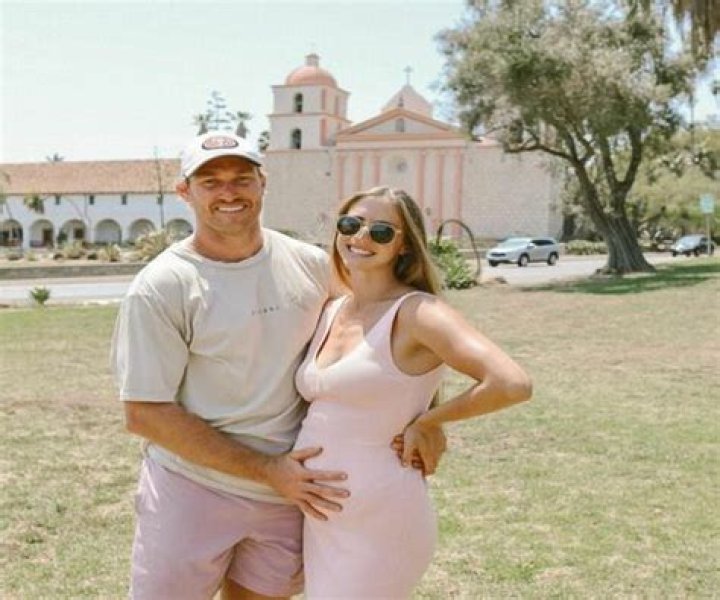 Mitch Wishnowsky Bio, Age, Net Worth, Salary, Contract, College Stats, NFL, Married, & Wife