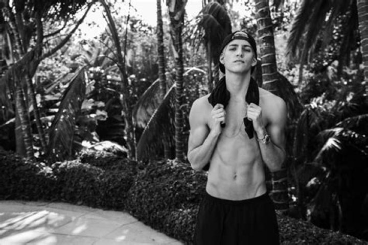 Nick Hissom – Celeb Secrets